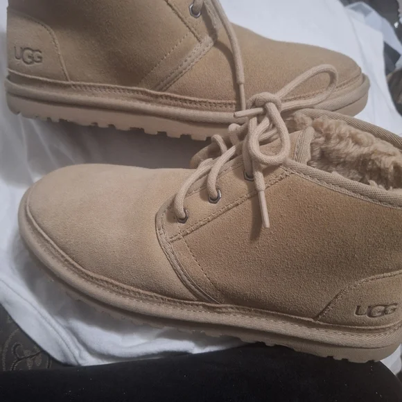 Women's Uggs size 9 - Picture 2 of 7